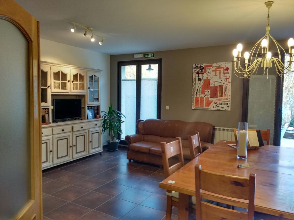 Pensjonat Casa Tau Larrasoana Zewnętrze zdjęcie